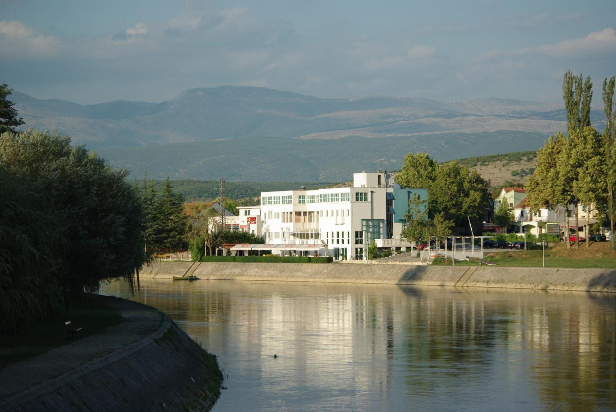 Hotel Sv. Mihovil Trilj Exterior photo